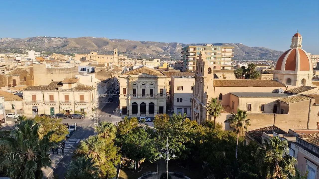 Da Domitilla In Centro Storico Con Panorama アヴォラ 0*,  イタリア